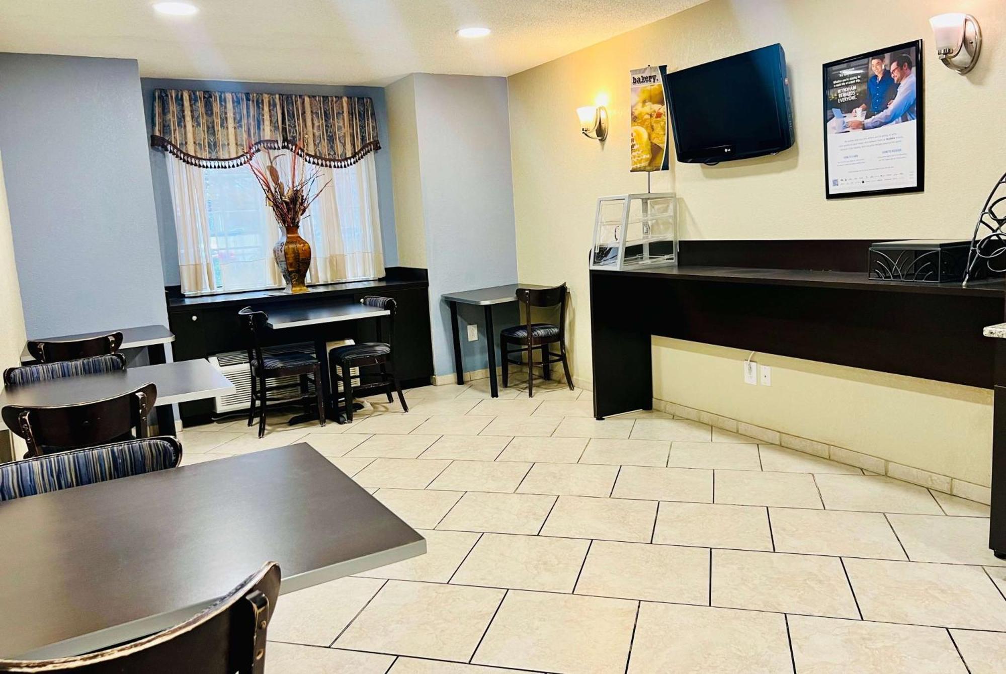 Microtel Inn Georgetown - Lexington North Экстерьер фото